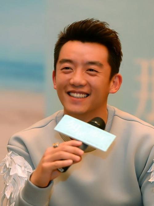 有媒体获悉：郑恺此次将在春晚舞台上表演小品！目前正在紧张排练中
