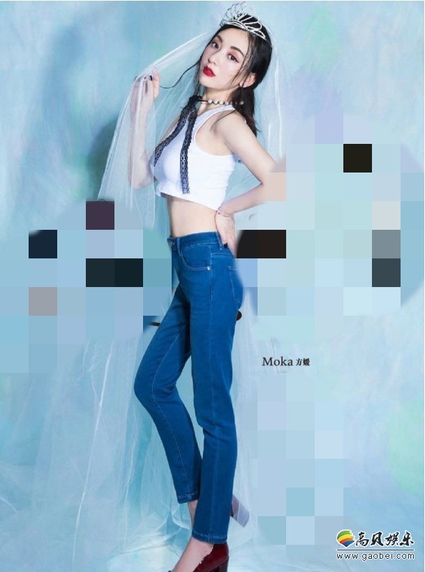 方媛现身广告拍摄现场：小背心露脐装大秀身材！极速瘦身，状态超赞