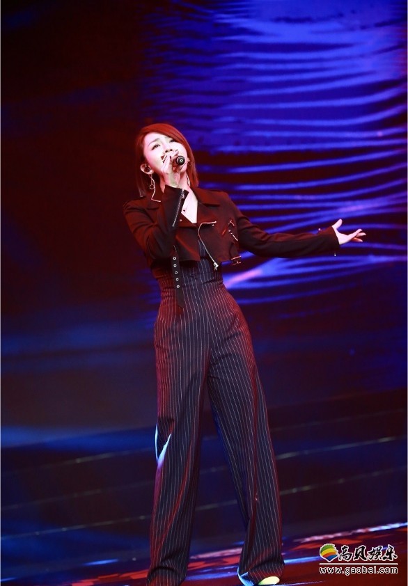 “态度女声”陈梓童出席“流行音乐年度盛典”：获得“年度最佳新人”