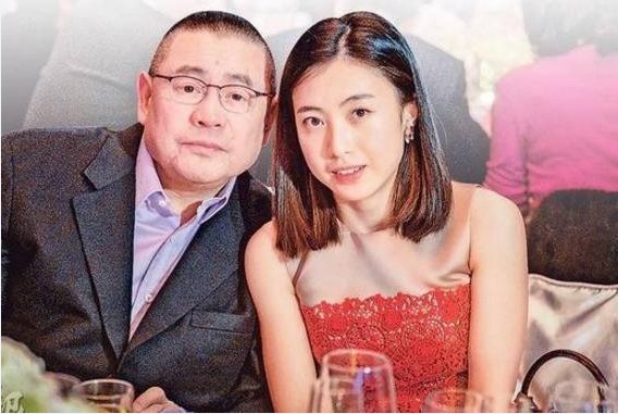 据台湾媒体报道：66岁香港富商刘銮雄和妻子“再迎”第三胎女儿出生