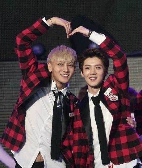 黄子韬包揽词曲MV首发：鹿晗转发为其宣传！随后评论中表示感谢