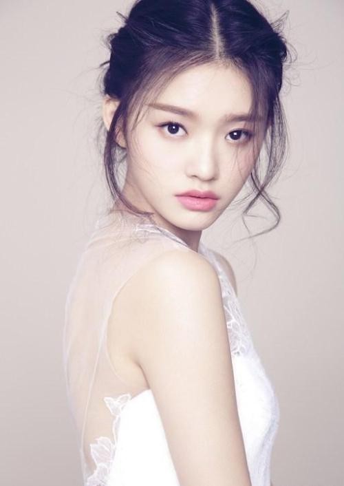 林允晒出家庭聚餐大合照：配上诸多美食照片！令众多网友“求放过”