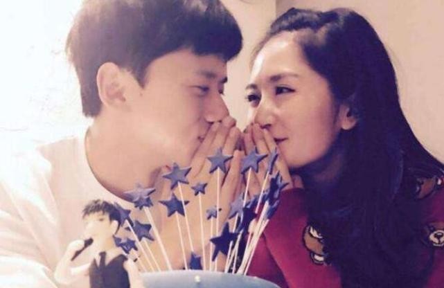 谢娜生下一对双胞胎女儿：张杰微博感谢大家祝福！正式升级做父亲