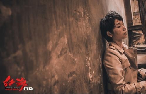 《红海行动》曝“战地玫瑰”特辑:致敬付出心血的巾帼“女战士” 《红海行动》曝“战地玫瑰”特辑:致敬付出心血的巾帼“女战士”