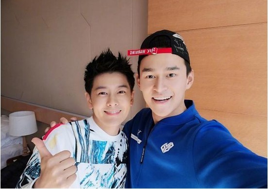 孙杨晒出和林志颖合照：网友们评论“可以说是“白美美”本人了”