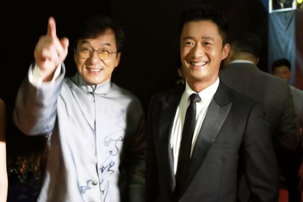 狗年央视春晚日益临近！节目组邀请成龙、吴京合作：演唱歌曲