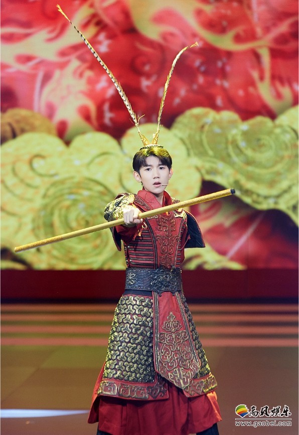 《王牌对王牌》首期节目致敬经典：王源扮上美猴王行头，抖擞精神