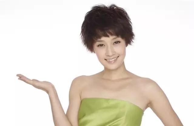 马伊琍晒出多年前旧照：那时的马伊琍还略显婴儿肥，但是少女感满满