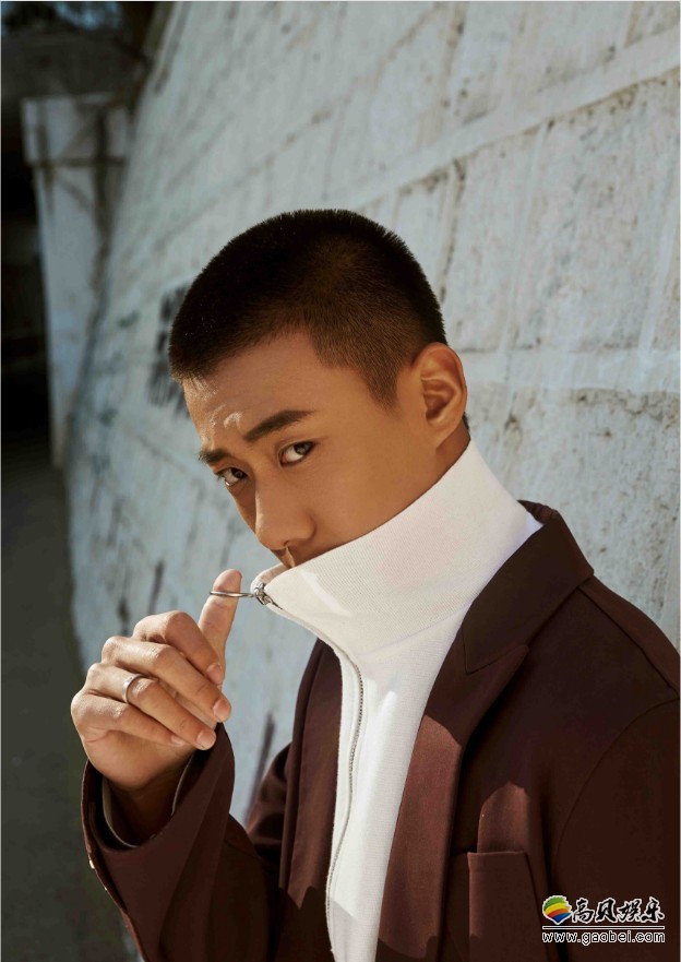 高至霆街拍look：三种嘻哈色彩犀利时尚！潮男STYLE新时代男神顶配