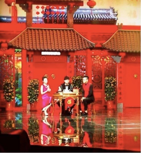 网友曝出周杰伦录制央视春晚倒计时特别节目照片：周董现身彩排现场
