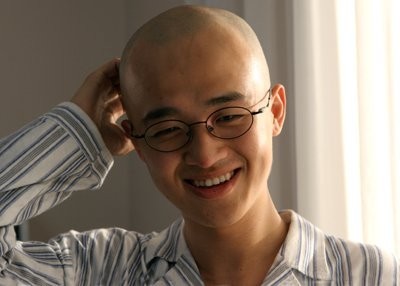 包贝尔分享和乔振宇旧照：光头装扮，四目相对，兄弟之情！令人羡慕