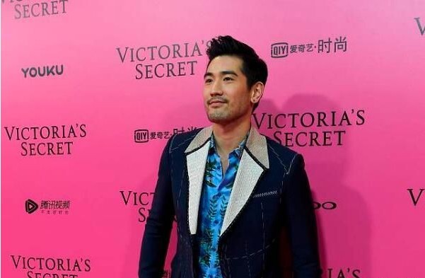 高以翔被爆和圈外女友Bella订婚：配偶栏写有名字！已是“名草有主”