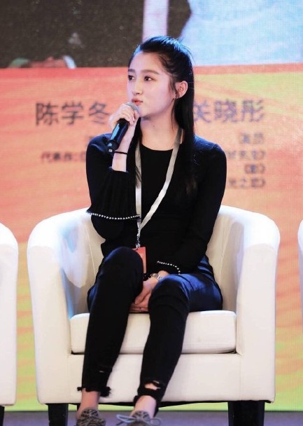 关晓彤微博和宠粉互动热聊！面对争议“旁人的毁誉，与我有什么关系”