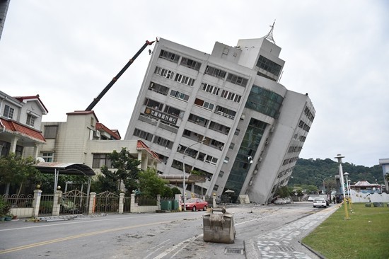台湾省花莲县发生大地震：林志玲、萧敬腾、张惠妹捐款帮助震后救灾