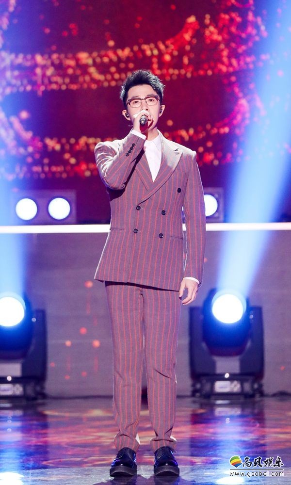 吉林电视台春节联欢晚会播出：孙伯纶演唱《妈妈的手》收获颇多好评