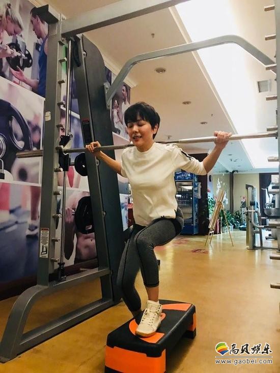 杨乐乐晒出健身照:正在挥汗锻炼的杨乐乐,身材凹凸有致,长腿抢镜 杨乐乐晒出健身照:正在挥汗锻炼的杨乐乐,身材凹凸有致,长腿抢镜