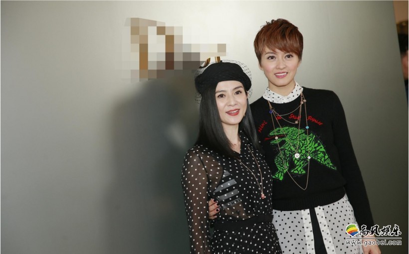 梁咏琪与杨采妮好姐妹现身某品牌活动：两大女神同框！依然青春靓丽