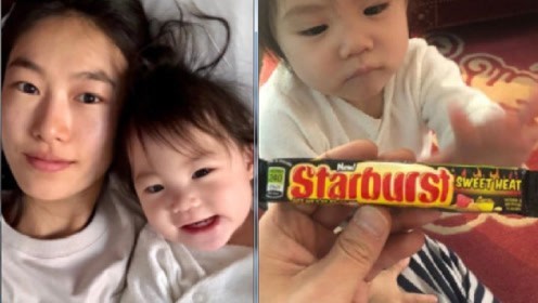 秦舒培晒出和女儿Alaia一起懒床自拍照：母女俩身穿白色睡衣素颜出镜