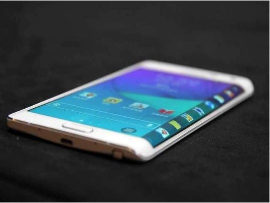 进入"全面屏手机时代"之后:"曲面屏手机"是否就没有用武之地