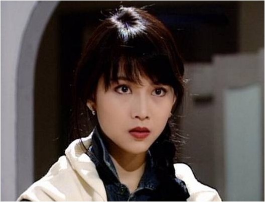 蔡少芬晒出25年前剧照：少女嫩脸、空气刘海、飘逸长发！美出天际