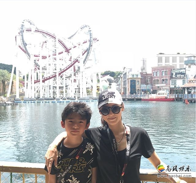 张柏芝带大儿子Lucas玩游乐园晒照：并晒出合影照！母子温馨同框