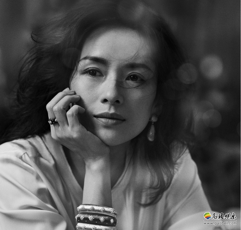 章子怡珠宝大片：“不磨皮”自然出镜，一颦一笑间，尽显典雅韵味