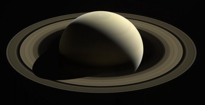 NASA公布卡西尼号土星探测器拍摄图片：精挑细选部分图片放到网上