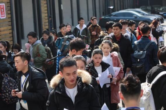 上海戏剧学院2018本科招生专业考试正式拉开序幕!“帅哥美女云集” 上海戏剧学院2018本科招生专业考试正式拉开序幕!“帅哥美女云集”