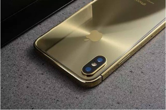 金色苹果iPhone X谍照曝光：颜色更偏向土豪金，而不是爆料的腮红金