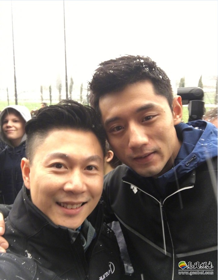 李小鹏与张继科受邀劳伦斯世界体育奖活动：两位体育男神同框秀自拍