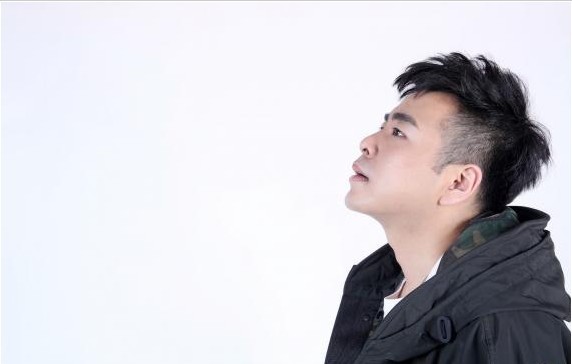 《新笑傲江湖》武侠主题推广曲《凌云》上线：苟乃鹏嗓音诉说江湖曲折
