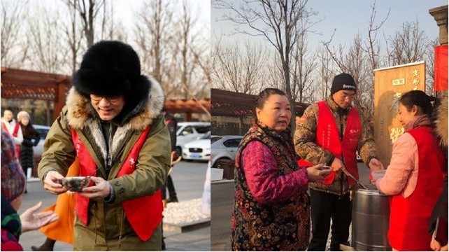 正月十五元宵节：林依轮和儿子林子轩参加义工活动，在路边为街坊奉粥