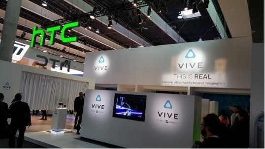 HTC和游戏公司Valve合作推出Vive头显开始！就埋下了一个新注脚：VR