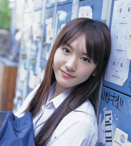 据日媒《周刊实话》报道：新垣结衣因工作量太大！请假进入停工状态