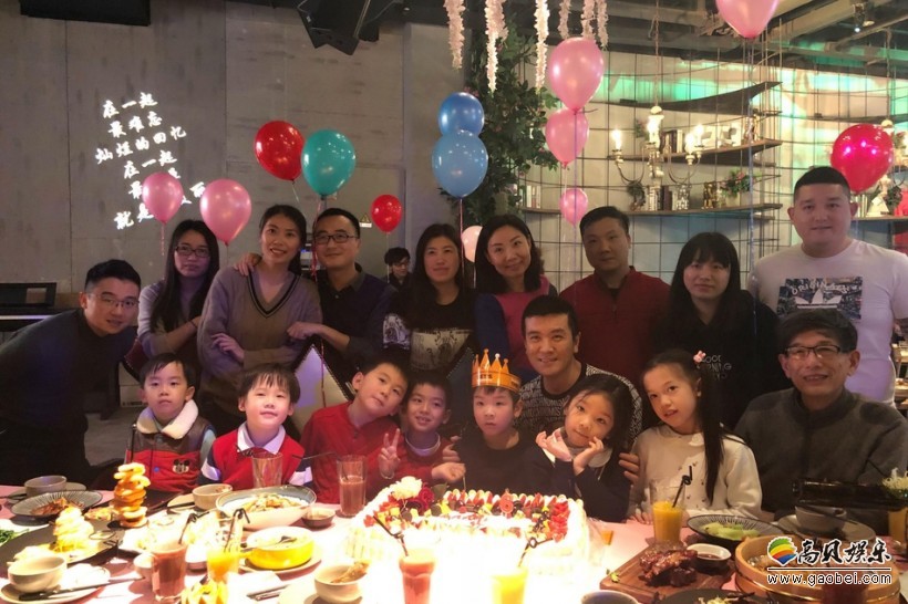 黄圣依、杨子分别为两个儿子举办生日派对照片：三代同堂其乐融融