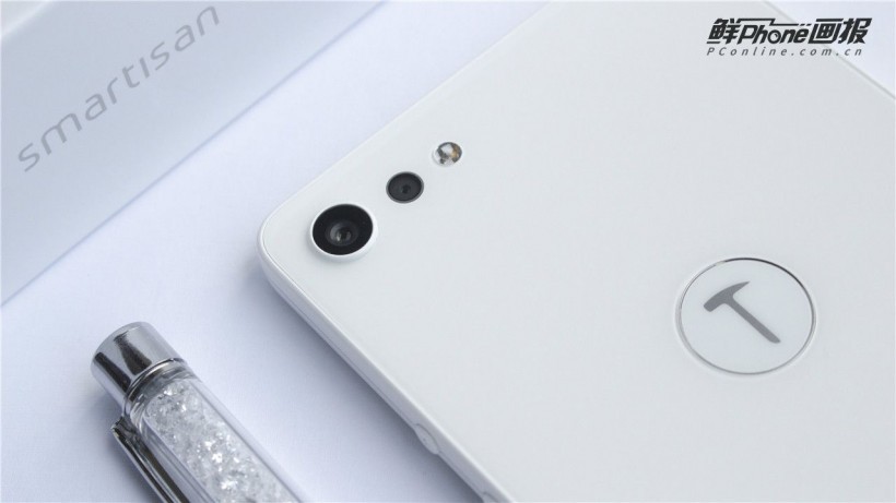 坚果Pro 2纯白色限量配色版：这款纯白版手机发布便引起热烈反响