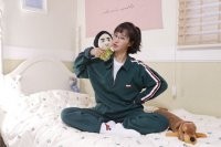 权俞利完美消化爱凤这一角色    穿着训练服、戴着眼镜