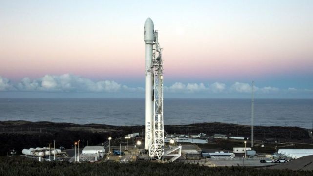 SpaceX将互联网卫星送入太空：意味伊隆·马斯克已经加入一场太空竞赛