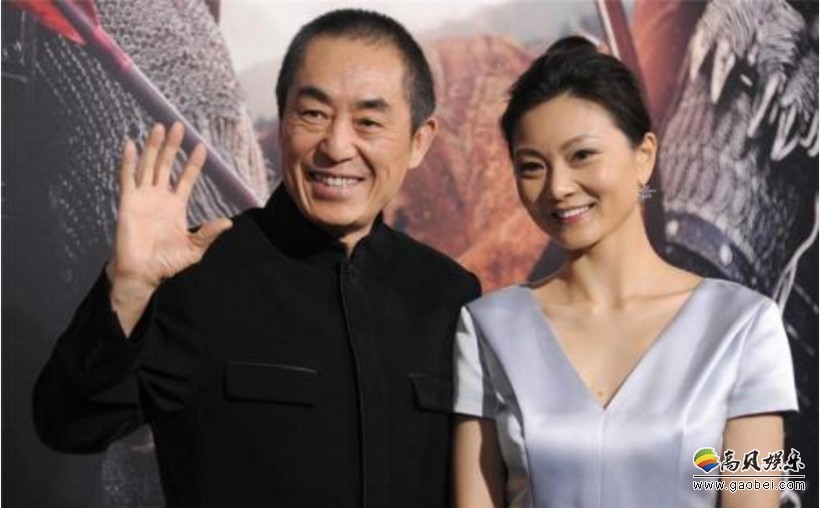 张艺谋与妻子陈婷一同现身上海大剧院：出席某战略合作签约启动仪式