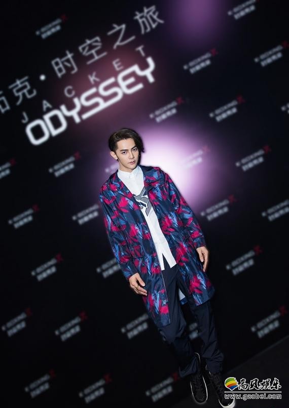 汪东城亮相品牌男装秀：清爽干净！整体造型休闲舒适又不失时尚质感