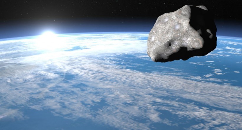 《每日邮报》报道：一颗大小与美国纽约帝国大厦相当小行星将掠过地球