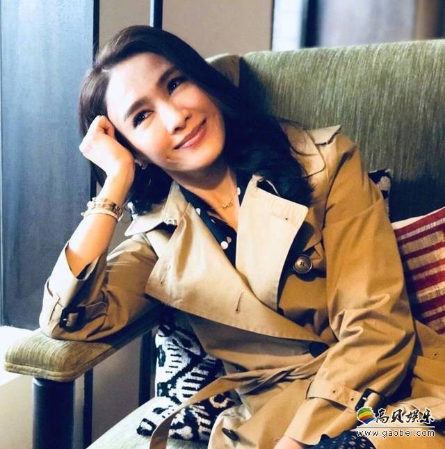 黎姿微博发文：“很多女孩子都抗拒妇女两个字！认为不再青春可爱”