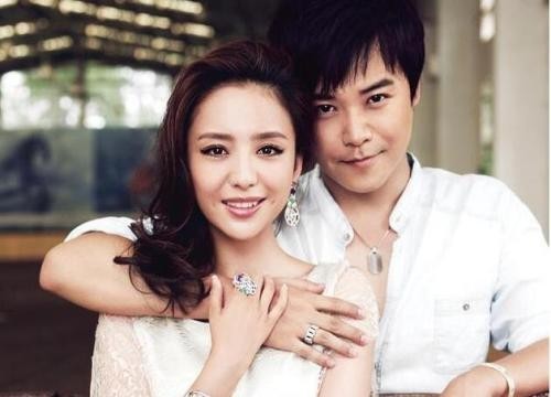 网友晒出佟丽娅与陈思诚一同游玩照片：两人恩爱模样显得十分幸福