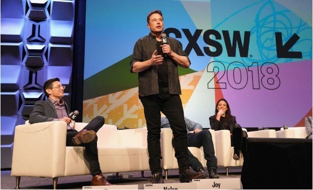 西南偏南(SXSW)大会：埃隆·马斯克台上向观众分享太空旅游想法