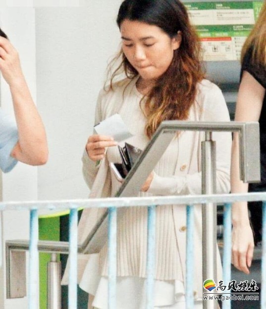 最近传出黎明又有新欢：32岁唱片公司女助手Wing！更被指已经怀孕