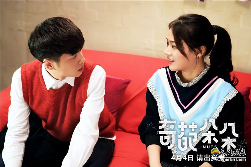 《奇葩朵朵》全新“恋与奇葩”海报：最萌智商差CP摩擦中“发电”