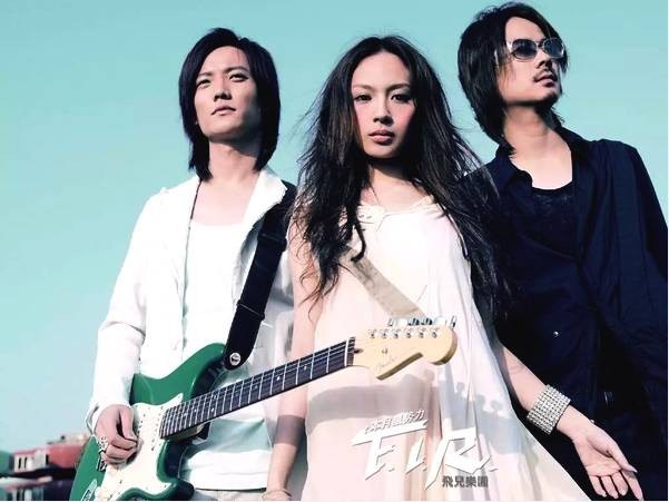 飞自曝遭踢出F.I.R.：浑然不知团体有新作品！无奈自己成“局外人”