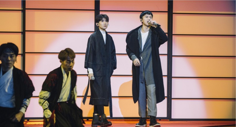 《王牌对王牌》张杰与王源首度合作：说唱版的《好汉歌》帅气有型