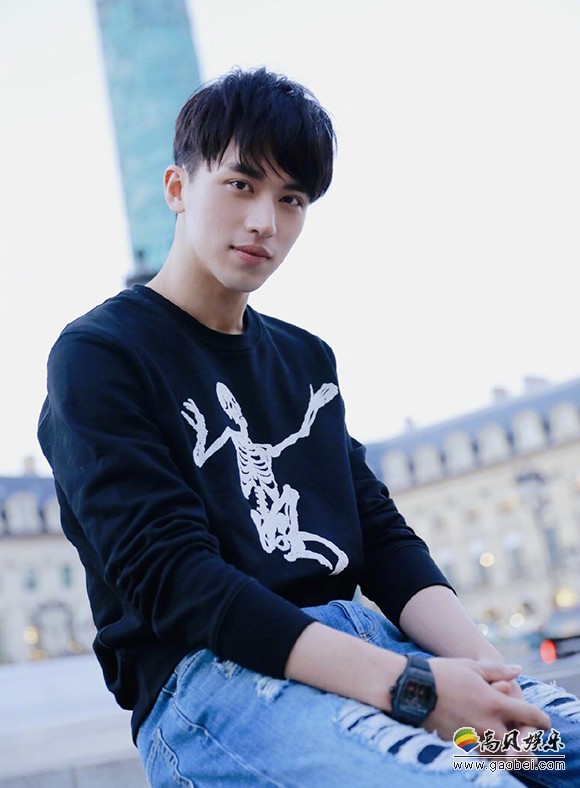 许魏洲发微博解释称并没有酒驾：澄清了误会！“此时正在看电影”