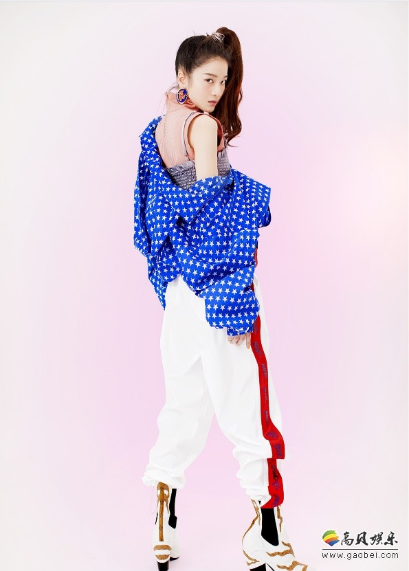 《yoho!girl有聊》封面:张雪迎尝试新造型!变身为酷女孩